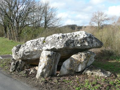 Dolmen de Loubressac - Mazerolles ©Béatrice Guyonnet (1).jpg_1