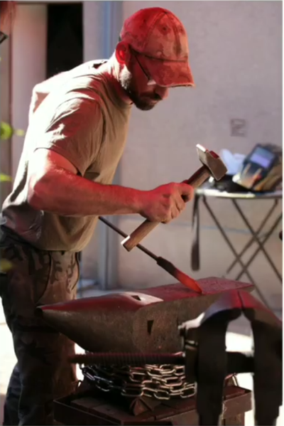 Gregory Farvault a l-enclume